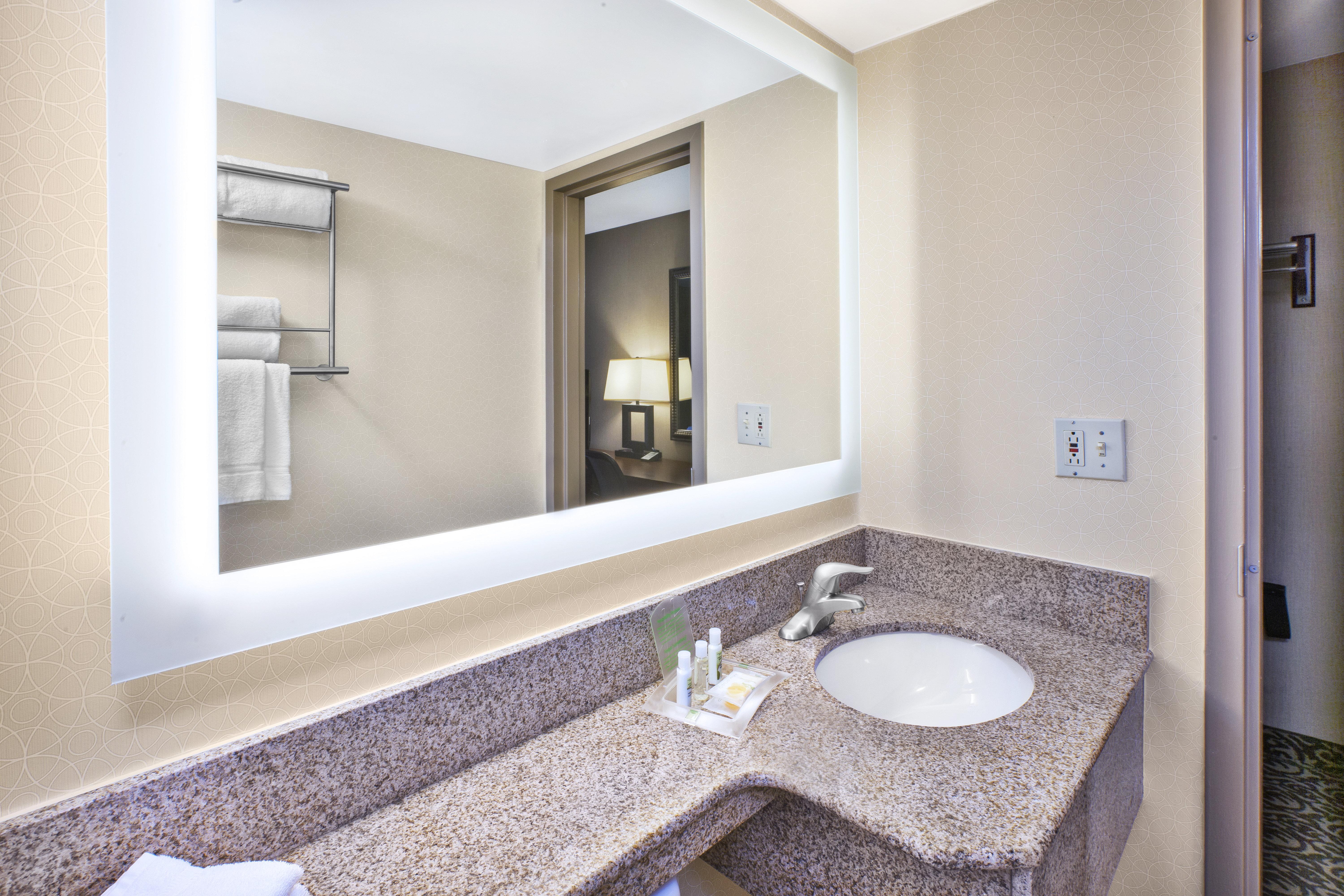National Airport/crystal By Ihg Hotel