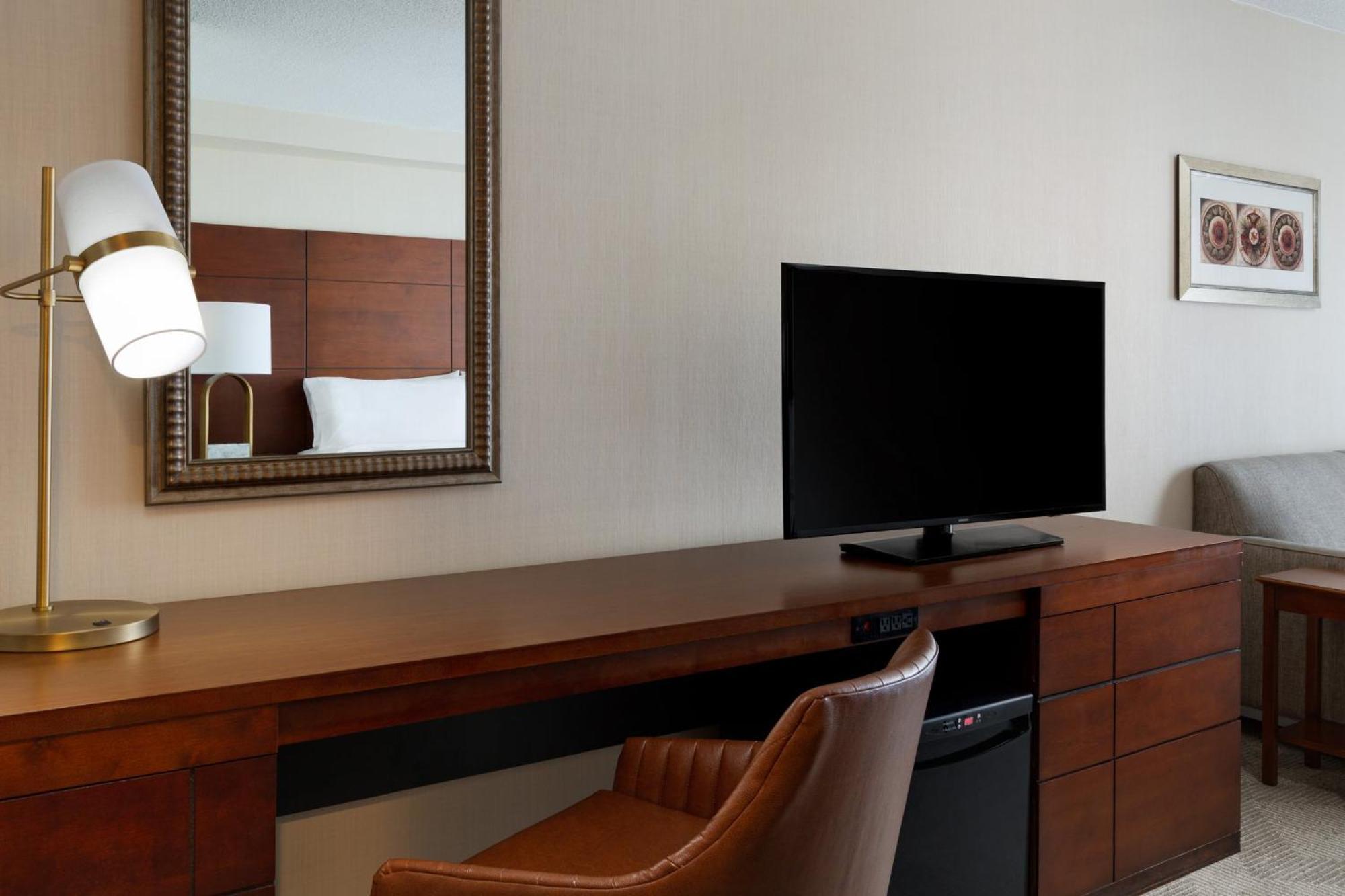 National Airport/crystal By Ihg Hotel