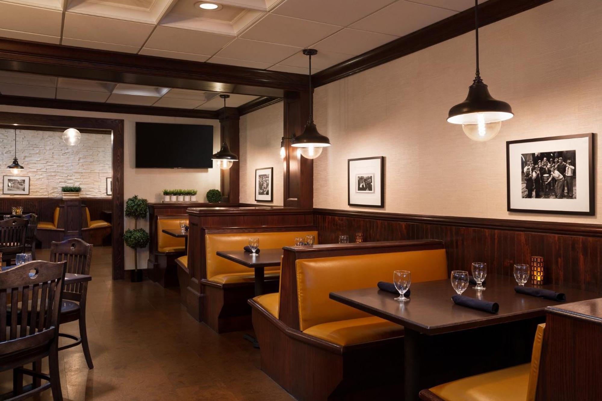National Airport/crystal By Ihg Hotel 3*