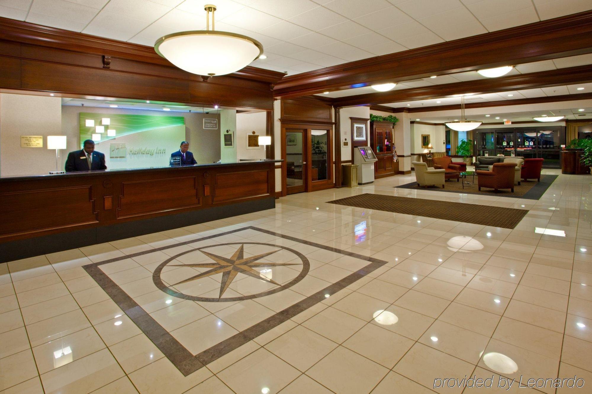 Hotel National Airport/crystal By Ihg