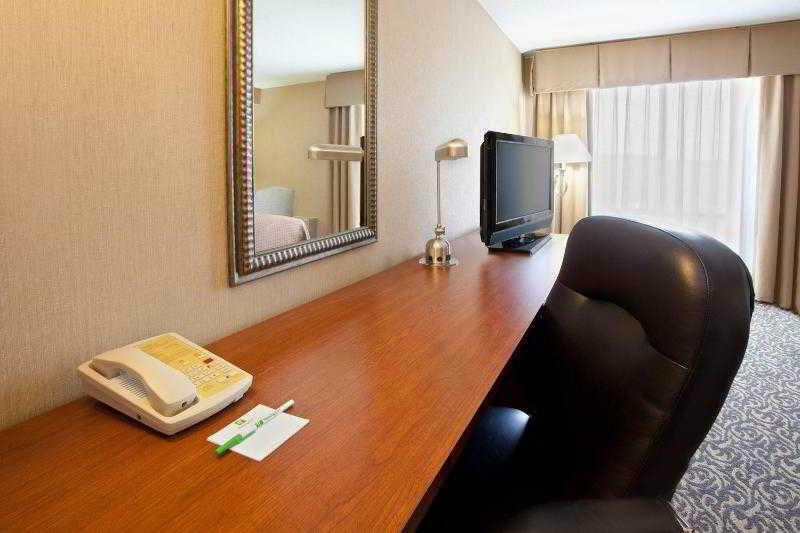 Hotel National Airport/crystal By Ihg Arlington