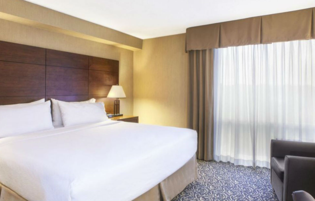 Hotel National Airport/crystal By Ihg